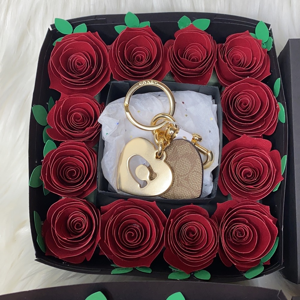 COACH  Signature Hearts Key Ring Bag Charm Gold / - Picture 11 of 13